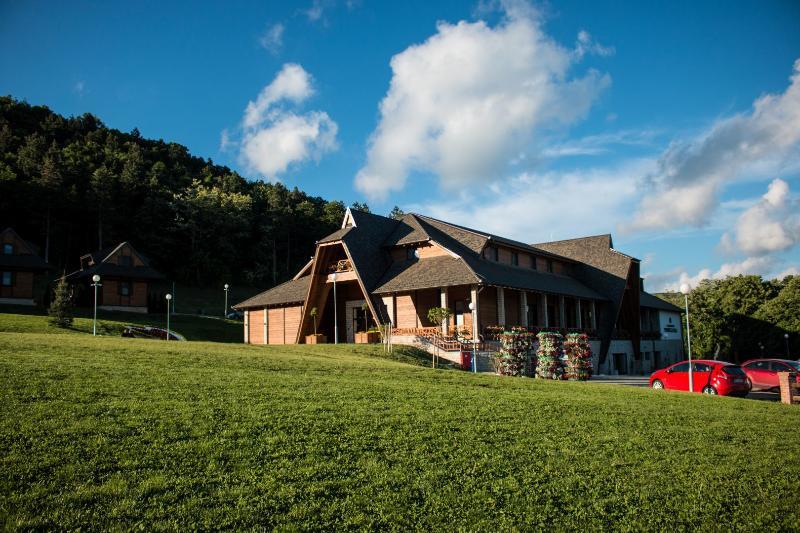 Etno Complex Vrdnicka Kula Hotel Vrdnik Exterior foto